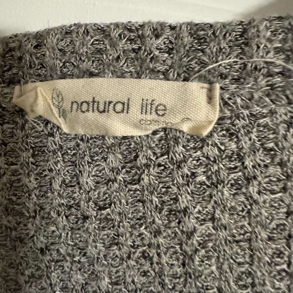 Gray Ribbed V-Neck Sweater - Picture 3 of 4
